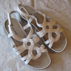 White Leather Wear Ever Sandals Size 8M Like New
